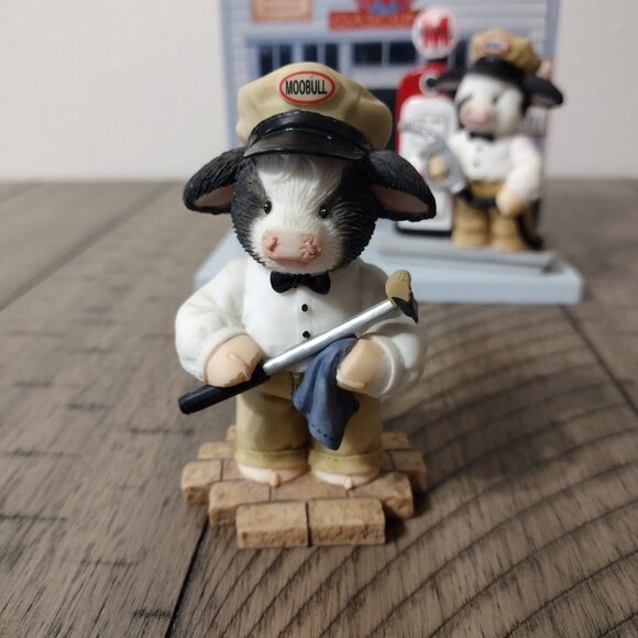 ** SOLD OUTSIDE OF POSHMARK ** Mary's Moo Moos Moobull Gas Station Set - Picture 5 of 7